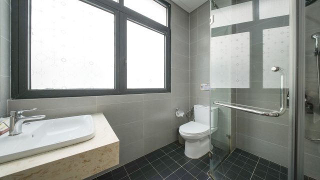 Family lớn 311 - Toilet ngoài