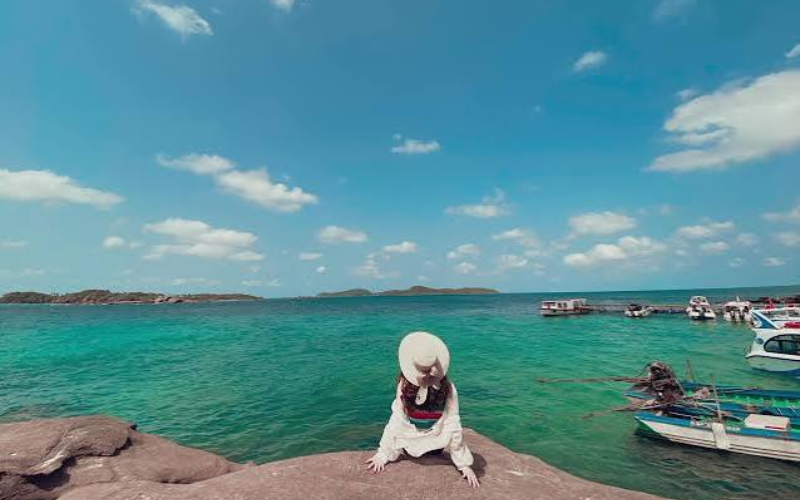 Đi dạo bãi biển, check-in sống ảo tại Bãi Khem