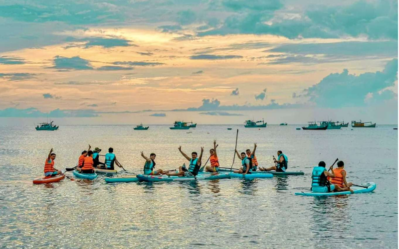 Chèo SUP, kayak  tại bãi Kem