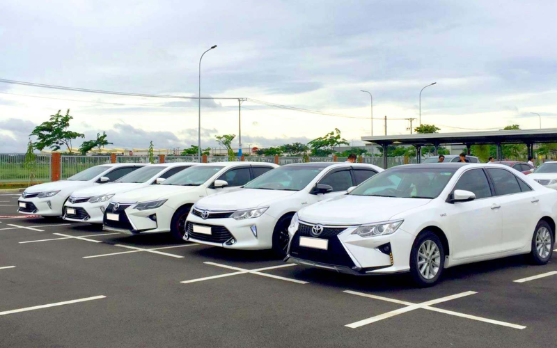 Xe ô tô hoặc taxi đến bãi Kem